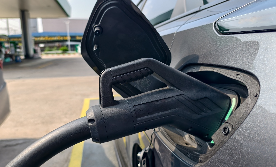 Carro elétrico polui menos que carro a gasolina?